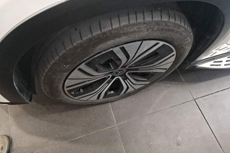 Used Mercedes-Benz EQE SUV 2024 500 4MATIC Luxury Edition Left Front Wheel Hub