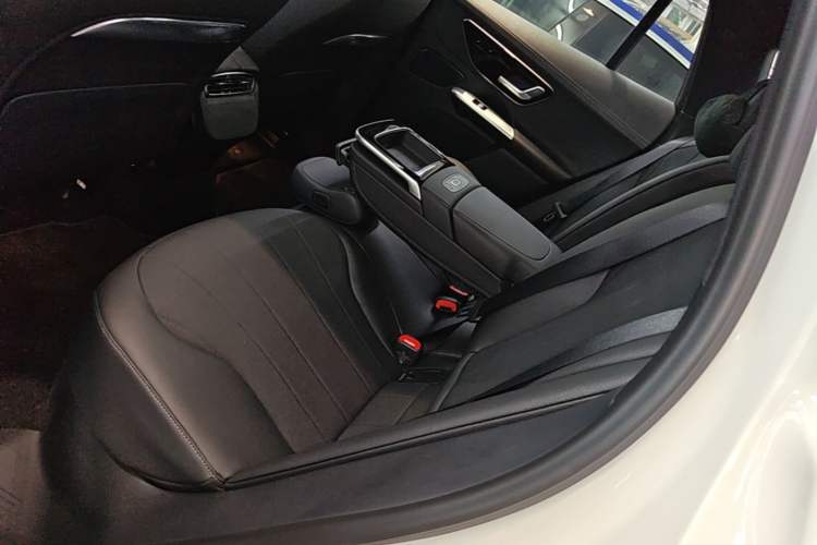 Used Mercedes-Benz EQE SUV 2024 500 4MATIC Luxury Edition Left Rear Seat