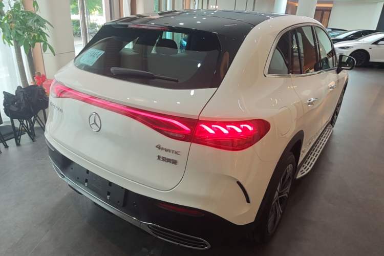 Used Mercedes-Benz EQE SUV 2024 500 4MATIC Luxury Edition Rear Right 45 Deg