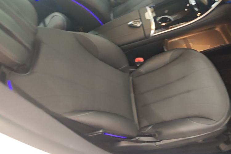 Used Mercedes-Benz EQE SUV 2024 500 4MATIC Luxury Edition Right Front Seat