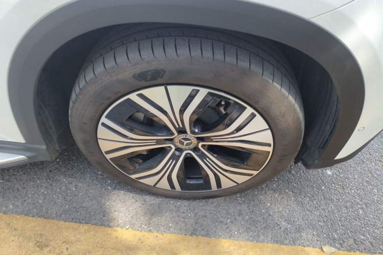 Used Mercedes-Benz EQE SUV 2024 500 4MATIC Pioneer Edition Right Front Wheel Hub