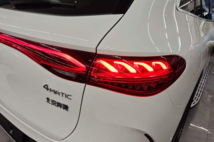 Used Mercedes-Benz EQE SUV 2024 500 4MATIC Luxury Edition Right Rear Taillight