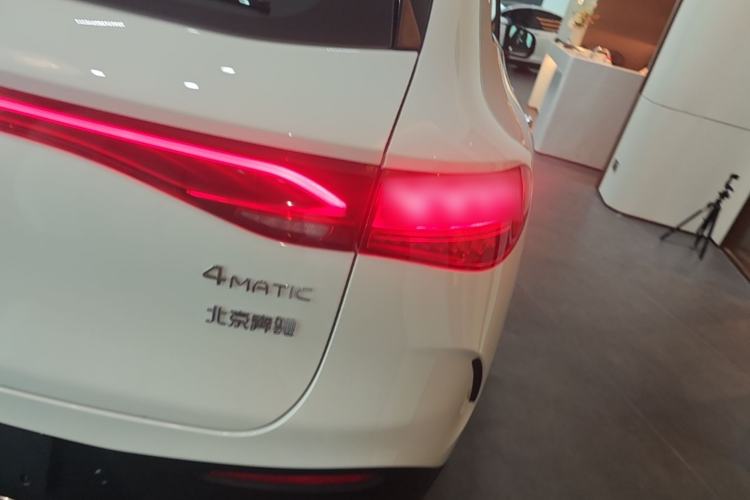 Used Mercedes-Benz EQE SUV 2024 500 4MATIC Luxury Edition Right Rear Taillight