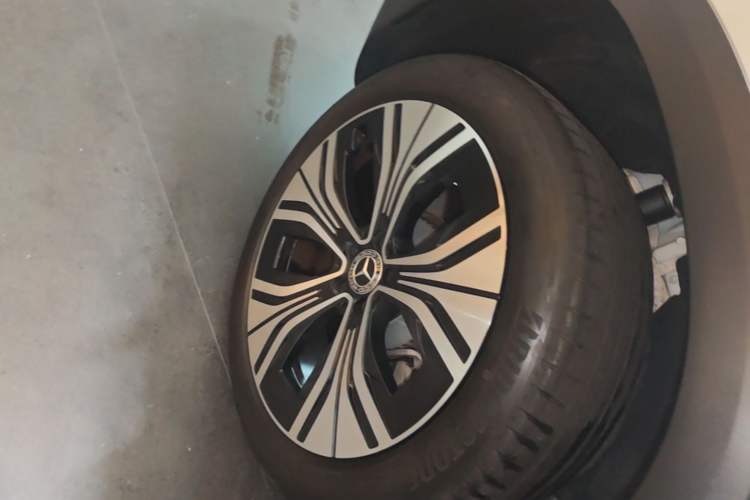 Used Mercedes-Benz EQE SUV 2024 500 4MATIC Luxury Edition Right Rear Wheel Hub