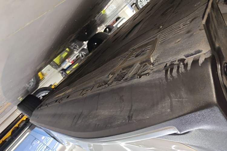 Used Mercedes-Benz EQE SUV 2024 500 4MATIC Luxury Edition Right Side Sill