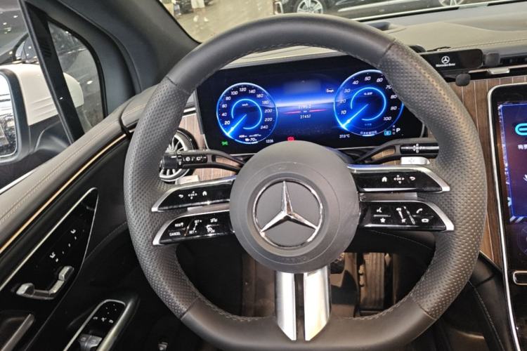 Used Mercedes-Benz EQE SUV 2024 500 4MATIC Luxury Edition Steering Wheel