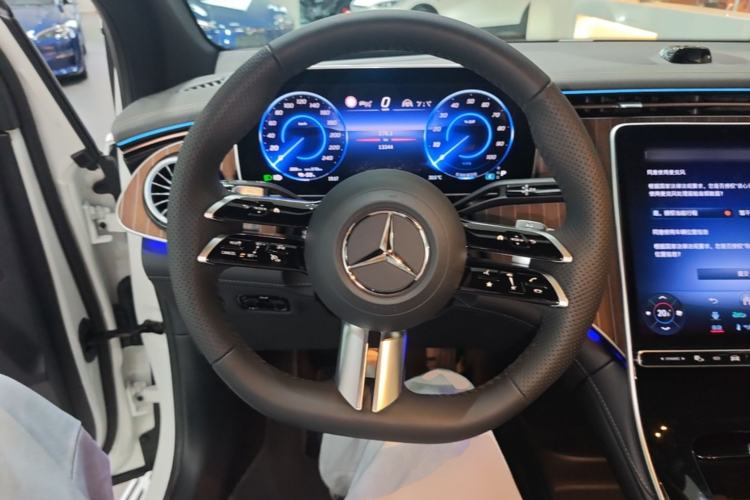 Used Mercedes-Benz EQE SUV 2024 500 4MATIC Luxury Edition Steering Wheel