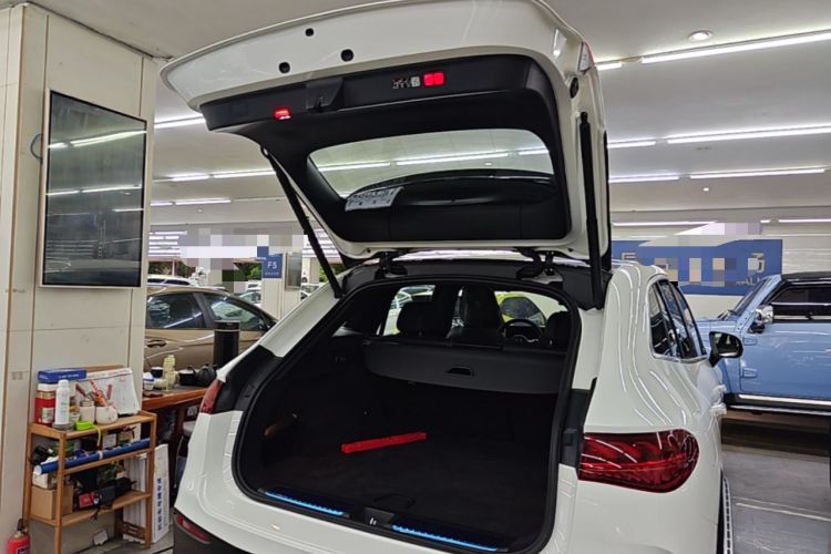 Used Mercedes-Benz EQE SUV 2024 500 4MATIC Luxury Edition Trunk