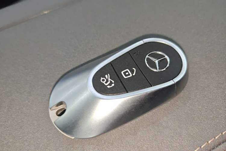 Used Mercedes-Benz EQE SUV 2024 500 4MATIC Luxury Edition Vehicle Key