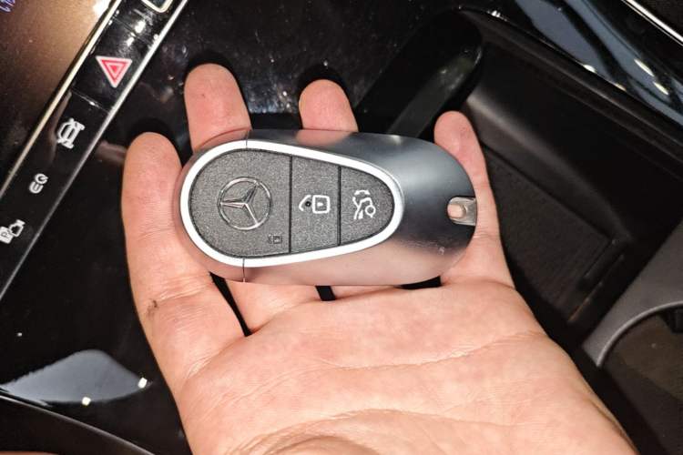 Used Mercedes-Benz EQE SUV 2024 500 4MATIC Luxury Edition Vehicle Key