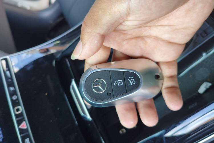 Used Mercedes-Benz EQE SUV 2024 500 4MATIC Pioneer Edition Vehicle Key
