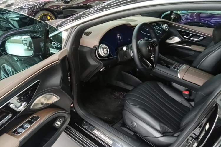 Used Mercedes-Benz EQS 2022 Updated Version 450+ Luxury Edition Driver Seat
