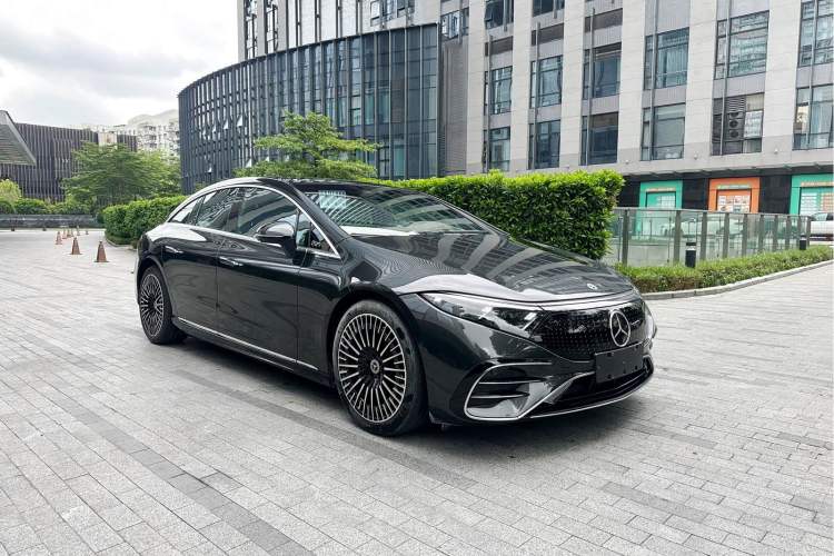 Used Mercedes-Benz EQS 2022 Updated 580 4MATIC Exterior 2