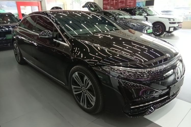 Used Mercedes-Benz EQS 2022 Updated Version 450+ Luxury Edition Front Right 45 Deg