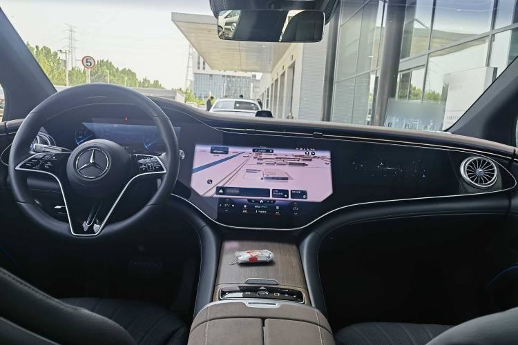 Used Mercedes-Benz EQS 2022 Updated Version 450+ Pioneer Edition Interior 1