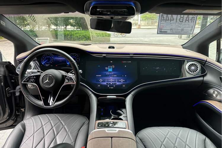 Used Mercedes-Benz EQS 2022 Updated 580 4MATIC Interior 1