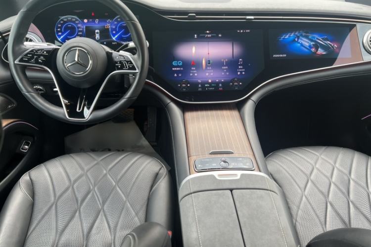 Used Mercedes-Benz EQS 2022 Updated 580 4MATIC Interior 1