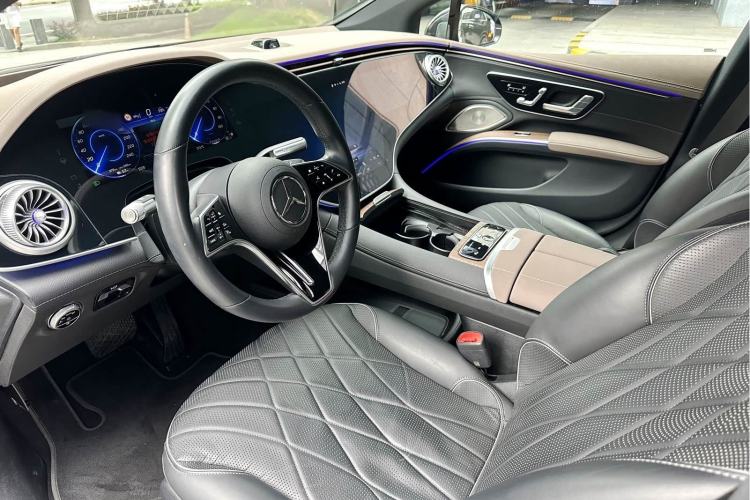 Used Mercedes-Benz EQS 2022 Updated 580 4MATIC Interior 2