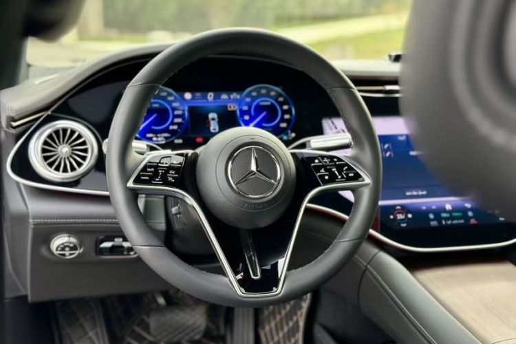 Used Mercedes-Benz EQS 2022 Updated Version 450+ Pioneer Edition Interior 3