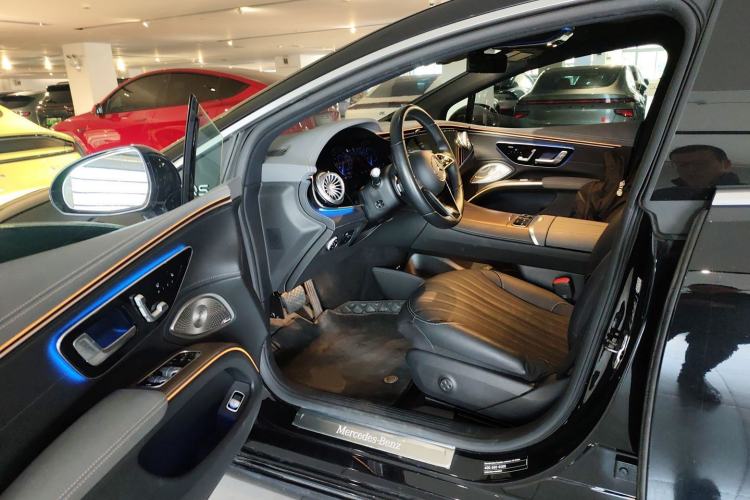 Used Mercedes-Benz EQS 2022 Updated Version 450+ Pioneer Edition Interior 3
