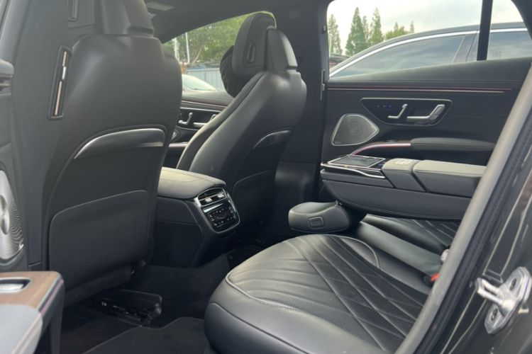 Used Mercedes-Benz EQS 2022 Updated 580 4MATIC Interior 3