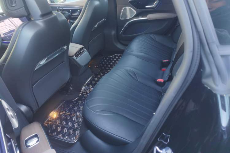 Used Mercedes-Benz EQS 2022 Updated Version 450+ Pioneer Edition Interior 4