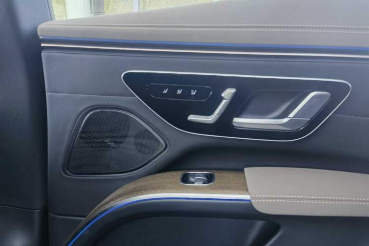 Used Mercedes-Benz EQS 2022 Updated Version 450+ Pioneer Edition Interior 5