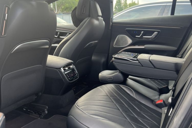 Used Mercedes-Benz EQS 2022 Updated 580 4MATIC Interior 5