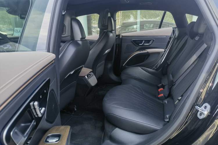 Used Mercedes-Benz EQS 2022 Updated Version 450+ Pioneer Edition Interior 7