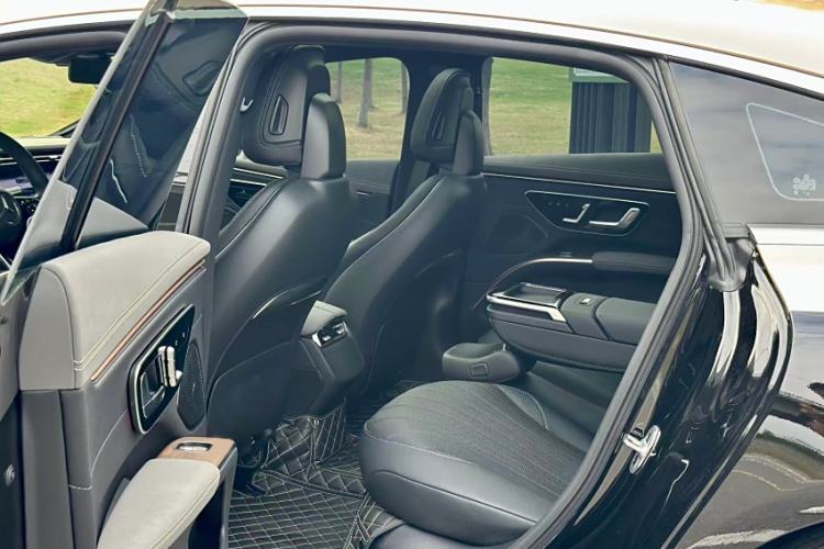 Used Mercedes-Benz EQS 2022 Updated Version 450+ Pioneer Edition Interior 9