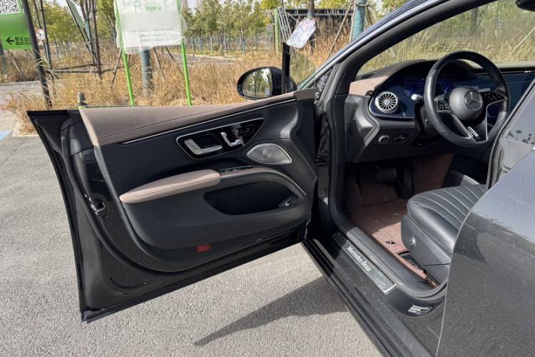 Used Mercedes-Benz EQS 2022 450+ Pioneer Edition Interior 9