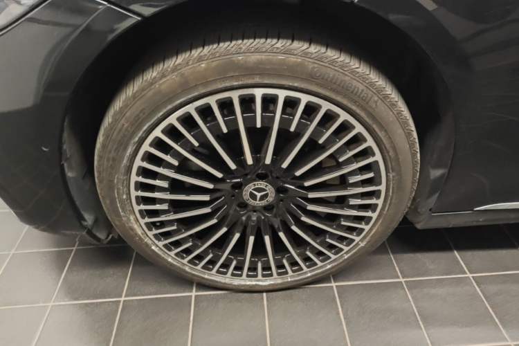 Used Mercedes-Benz EQS 2022 580 4MATIC Left Front Wheel Hub