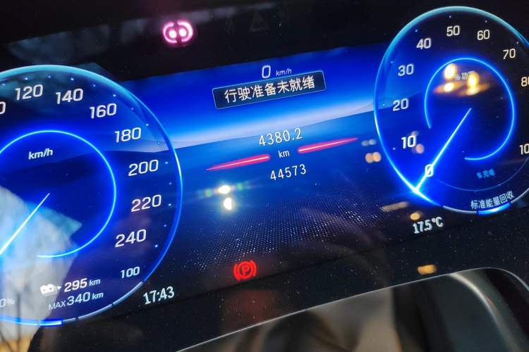 Used Mercedes-Benz EQS 2022 Updated Version 450+ Luxury Edition Odometer Close Up