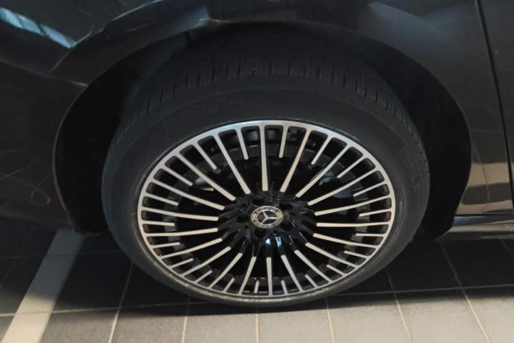 Used Mercedes-Benz EQS 2022 580 4MATIC Right Rear Wheel Hub