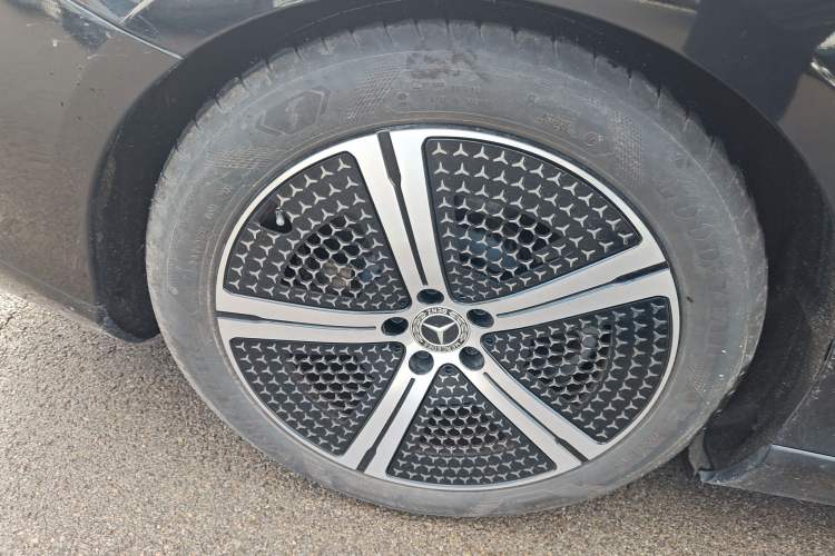 Used Mercedes-Benz EQS 2022 Updated Version 450+ Pioneer Edition Right Rear Wheel Hub