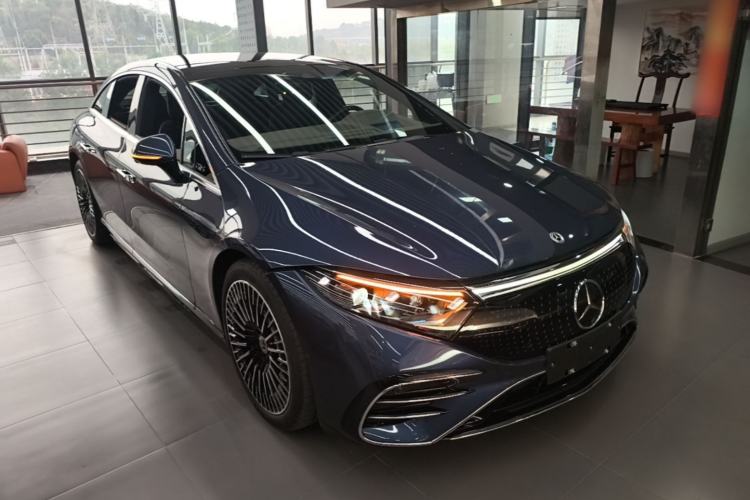 Used Mercedes-Benz EQS 2022 Updated 580 4MATIC Front Right 45 Deg