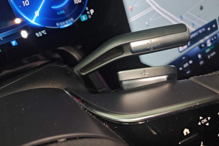 Used Mercedes-Benz EQS 2022 Updated Version 450+ Pioneer Edition Gear Lever