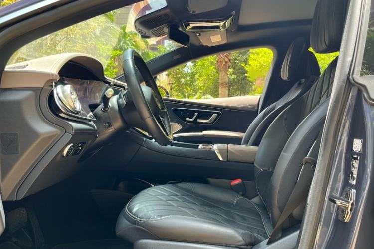 Used Mercedes-Benz EQS 2022 Updated 580 4MATIC Interior 1