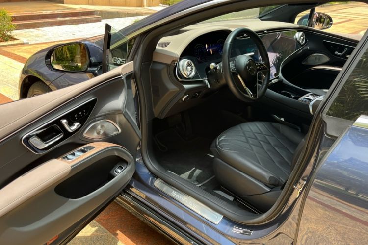 Used Mercedes-Benz EQS 2022 Updated 580 4MATIC Interior 10