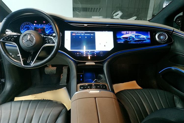 Used Mercedes-Benz EQS 2022 Updated Version 450+ Pioneer Edition Interior 2