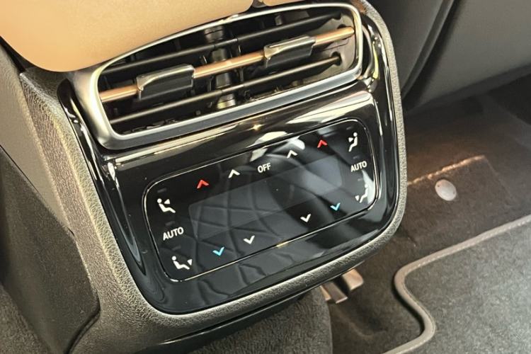 Used Mercedes-Benz EQS 2022 Updated 580 4MATIC Interior 2