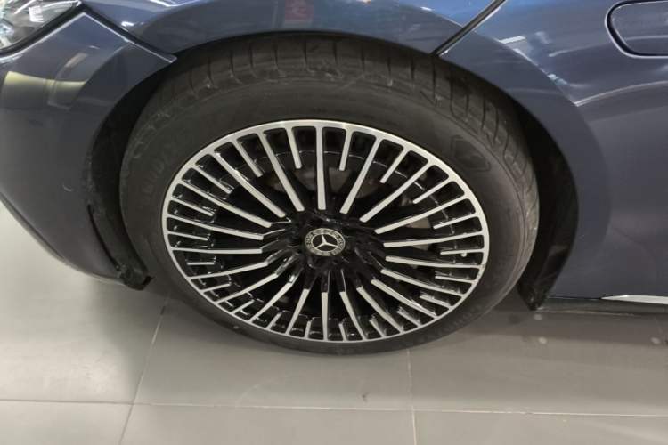 Used Mercedes-Benz EQS 2022 Updated 580 4MATIC Left Front Wheel Hub