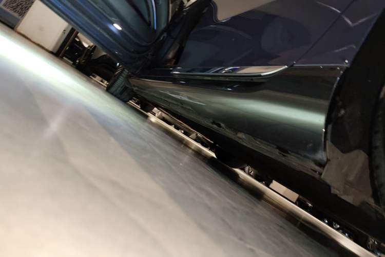 Used Mercedes-Benz EQS 2022 Updated Version 450+ Pioneer Edition Left Side Sill