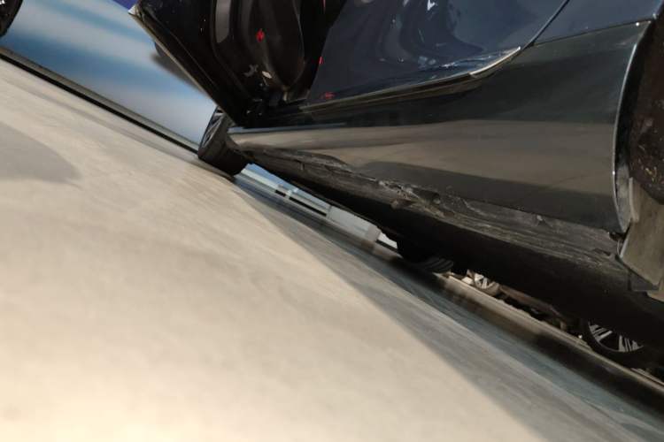 Used Mercedes-Benz EQS 2022 Updated Version 450+ Pioneer Edition Left Side Sill