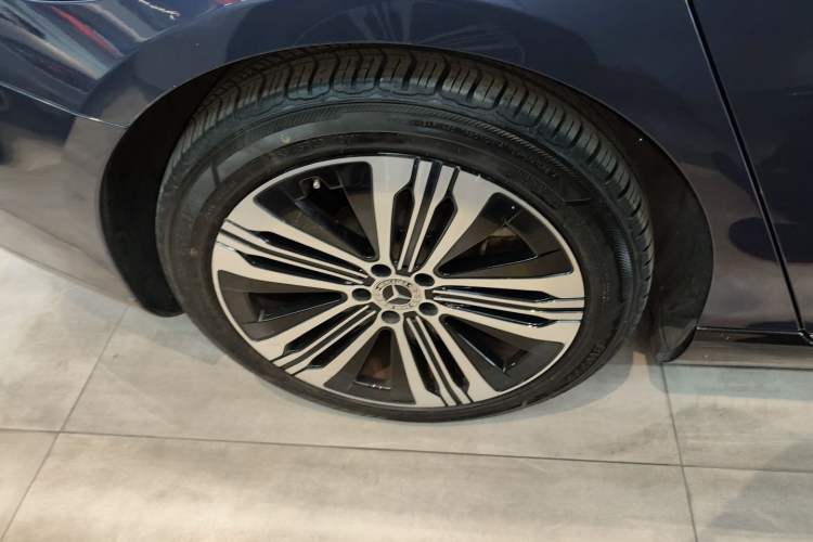Used Mercedes-Benz EQS 2022 Updated Version 450+ Pioneer Edition Right Rear Wheel Hub