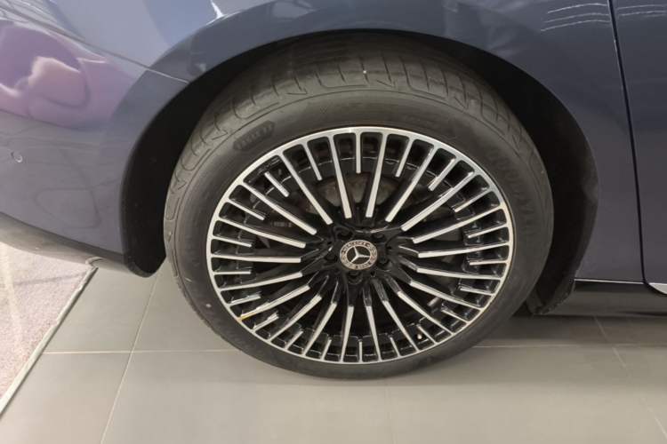 Used Mercedes-Benz EQS 2022 Updated 580 4MATIC Right Rear Wheel Hub