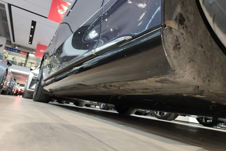 Used Mercedes-Benz EQS 2022 Updated Version 450+ Pioneer Edition Right Side Sill