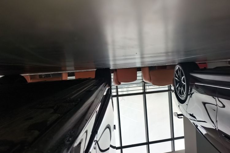 Used Mercedes-Benz EQS 2022 Updated 580 4MATIC Right Side Sill
