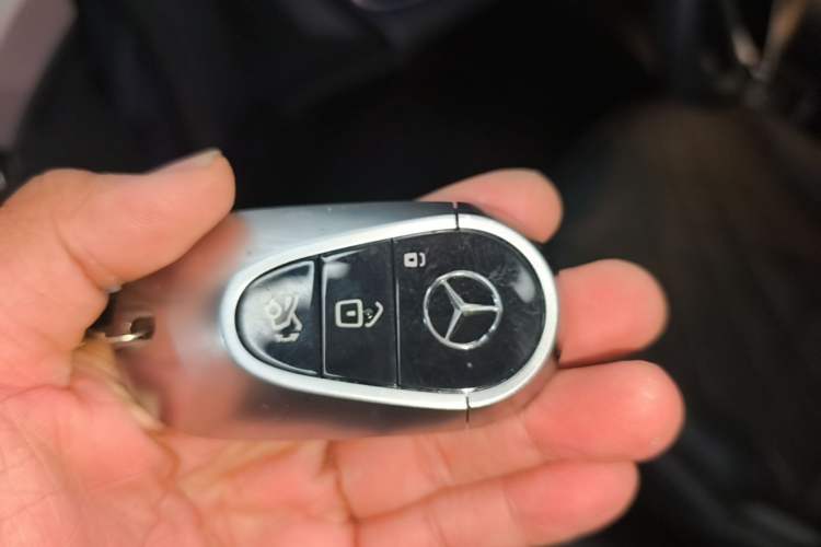 Used Mercedes-Benz EQS 2022 Updated 580 4MATIC Vehicle Key
