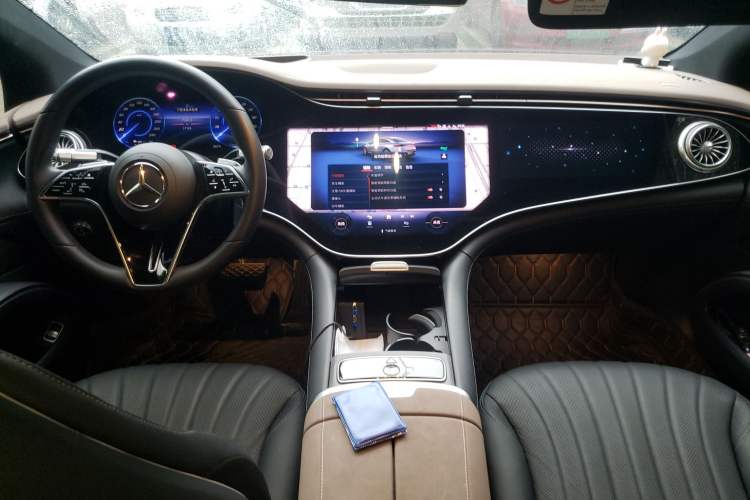 Used Mercedes-Benz EQS 2022 450+ Luxury Edition Center Console